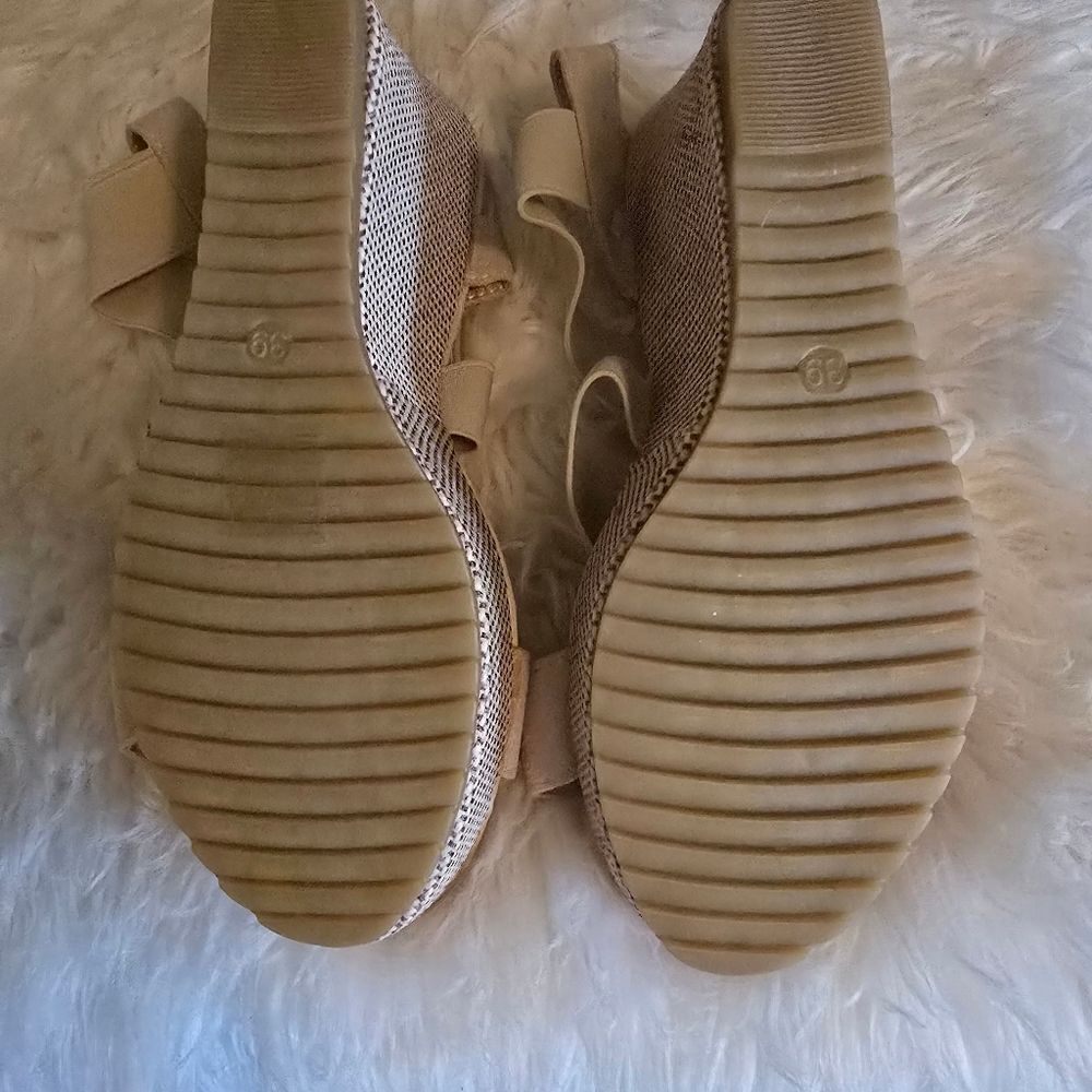 BEIGE PLATFORM WEDGE SANDALS - Picture 3 of 5
